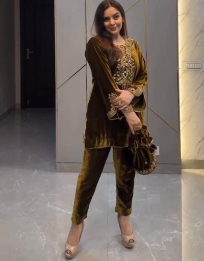 Mehendi Heavy Embroidered Velvet Full Sleeves Kurti Pant Set - BONYHUBSALWAR KAMEEZ