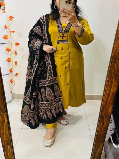 Yellow Beautiful Printed Cotton Straight Suit Set - BONYHUBSALWAR KAMEEZ