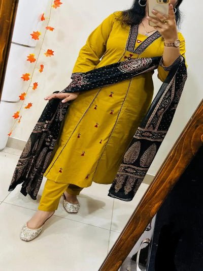 Yellow Beautiful Printed Cotton Straight Suit Set - BONYHUBSALWAR KAMEEZ