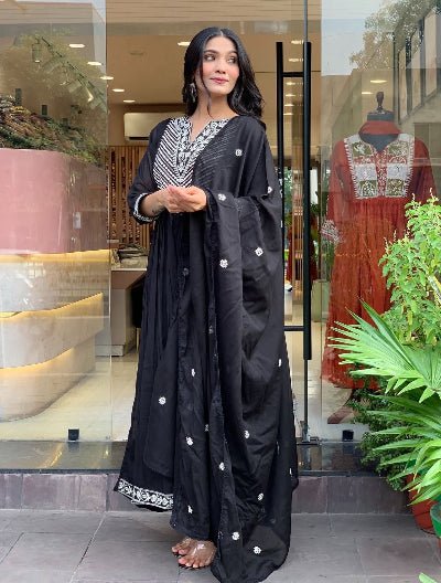 Black Stylish Thread Embroidery Cotton Anarkali Suit Set - BONYHUBSALWAR KAMEEZ