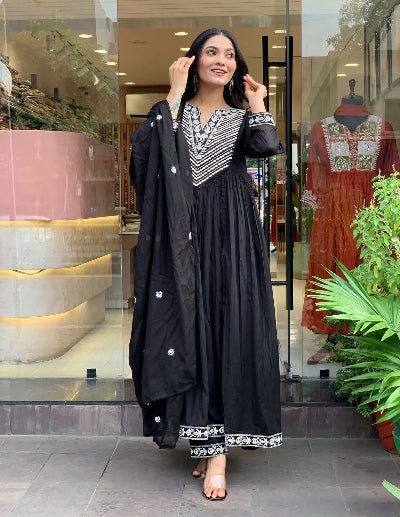 Black Stylish Thread Embroidery Cotton Anarkali Suit Set - BONYHUBSALWAR KAMEEZ