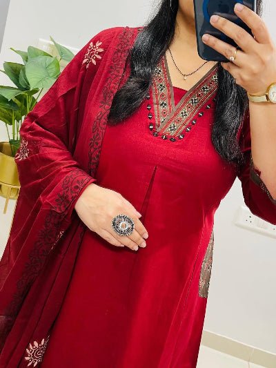 Red Printed Pure Cotton Straight Suit With Malmal Dupatta - BONYHUBSALWAR KAMEEZ