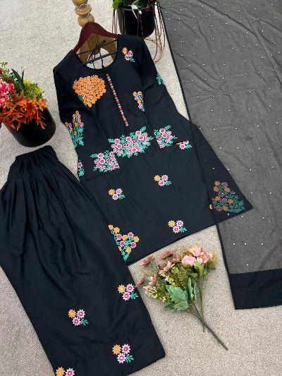 Black Elegant Embroidered Farshi Suit Set - BONYHUBSALWAR KAMEEZ