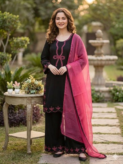 Hania Aamir Inspired Embroidered Suit Set – White &amp; Black - BONYHUBSALWAR KAMEEZ