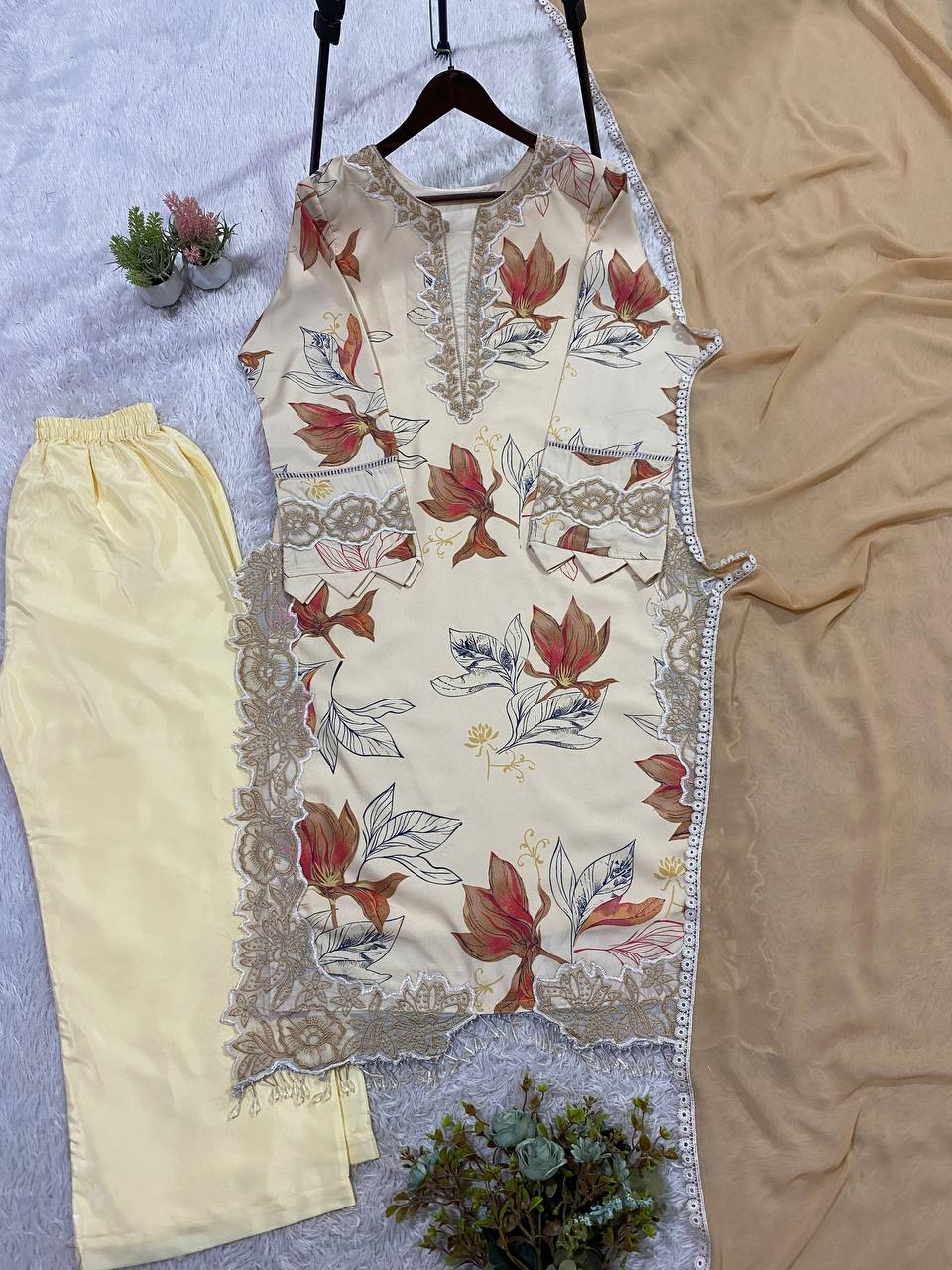 Hania Amir Summer Floral Embroidered Suit Set - BONYHUBSALWAR KAMEEZ