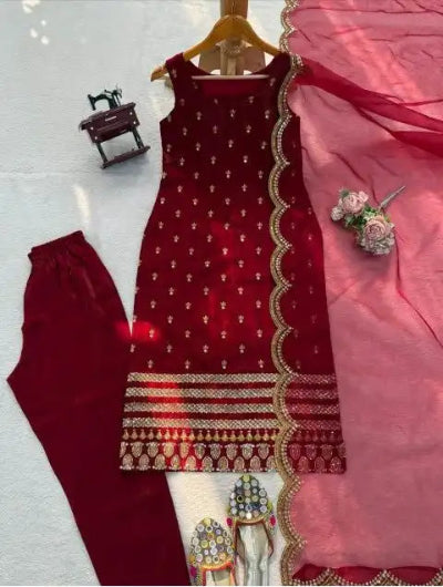 Red Sleeveless Gold Embroidery Straight Suit
