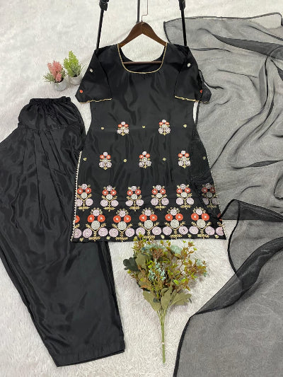 Hania Amir Black Sequence Work Farshi Suit Set